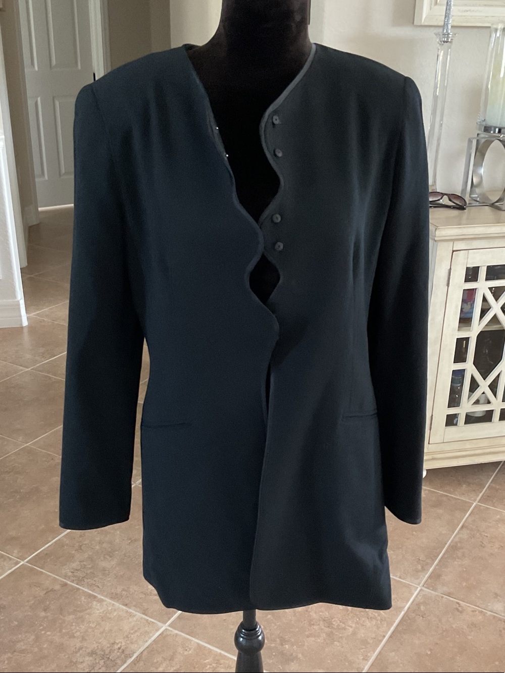 TAHARI black long blazer, snapfront, some snaps are loose, size 10